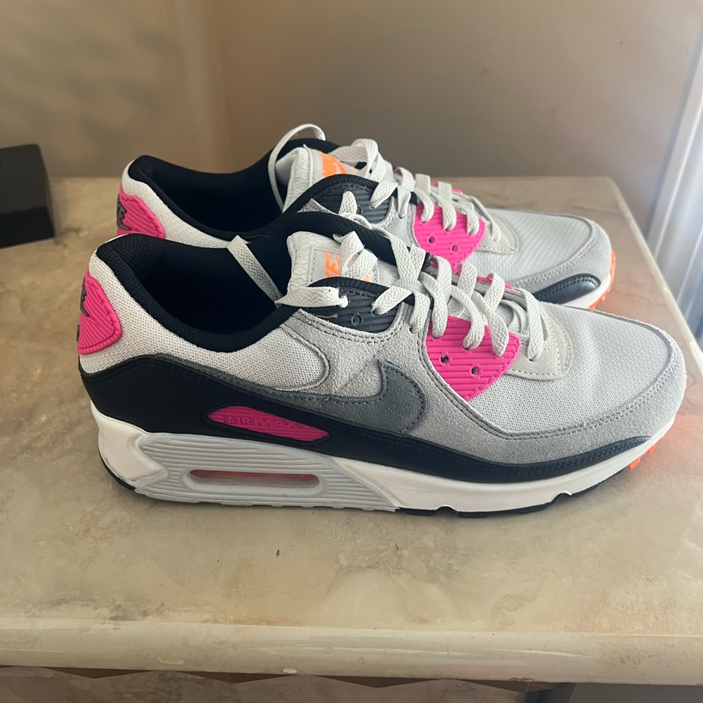 Nike Men's Sneakers Gray with Pink and Orange Highlights - Picture 4 of 6